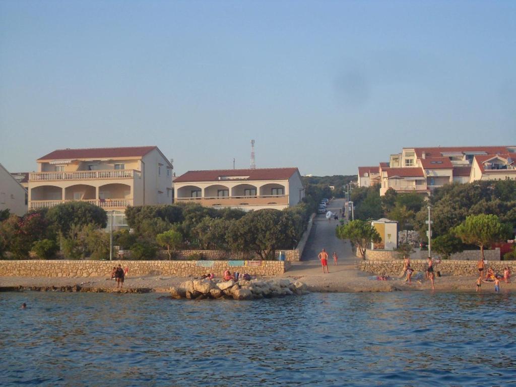 Apartments By The Sea Mandre, Pag - 8655 Kolan Exterior photo