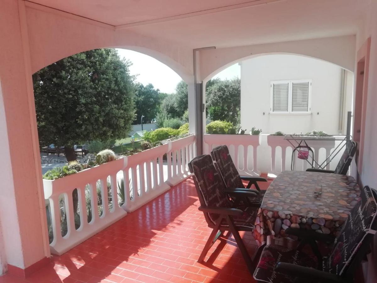 Apartments By The Sea Mandre, Pag - 8655 Kolan Exterior photo