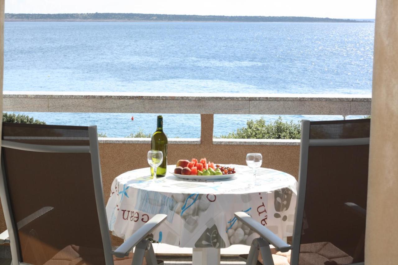 Apartments By The Sea Mandre, Pag - 8655 Kolan Exterior photo