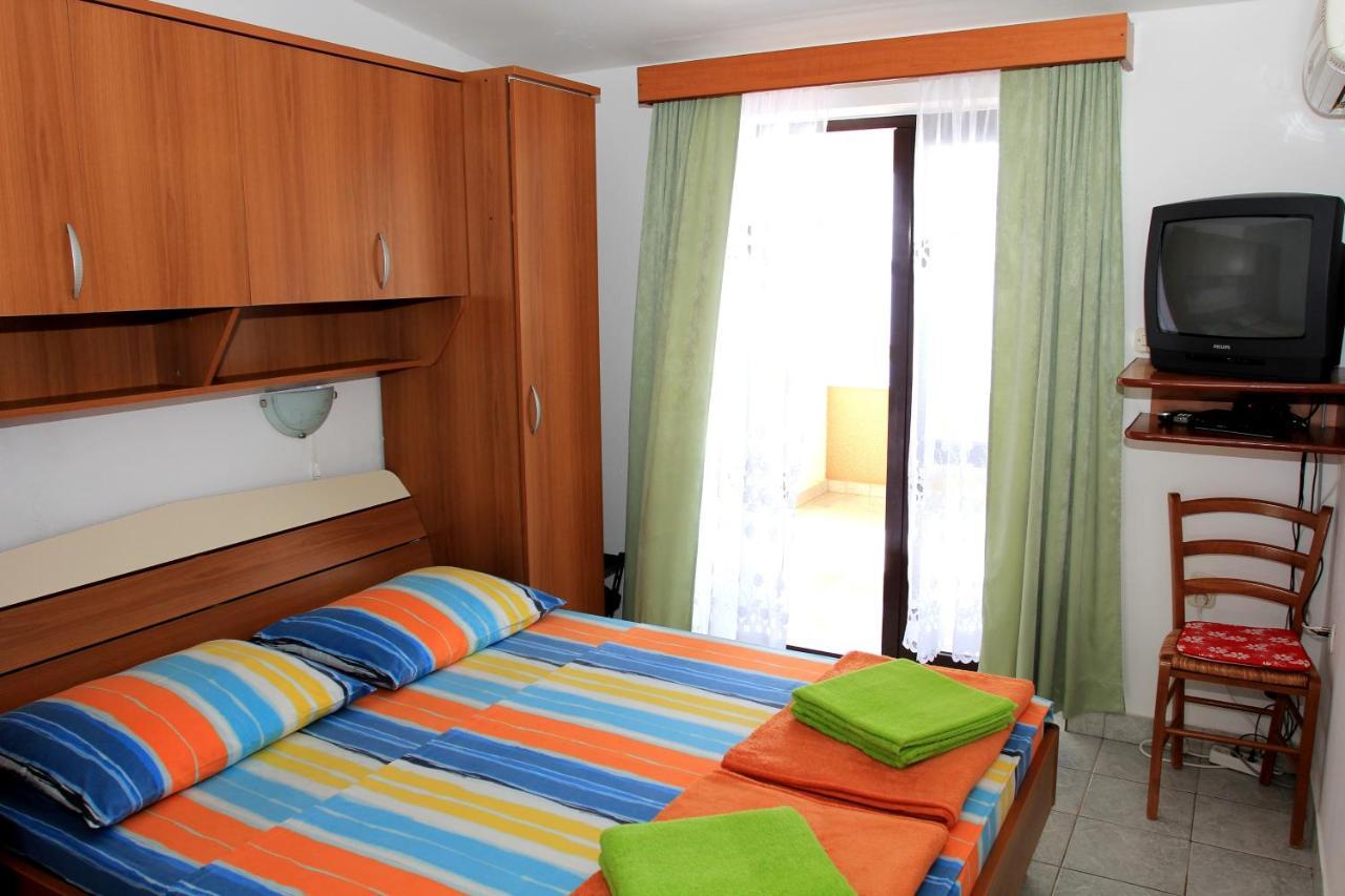 Apartments By The Sea Mandre, Pag - 8655 Kolan Exterior photo