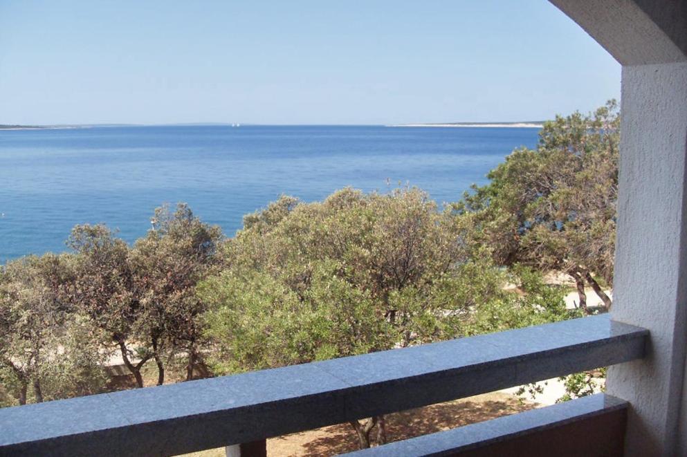 Apartments By The Sea Mandre, Pag - 8655 Kolan Exterior photo