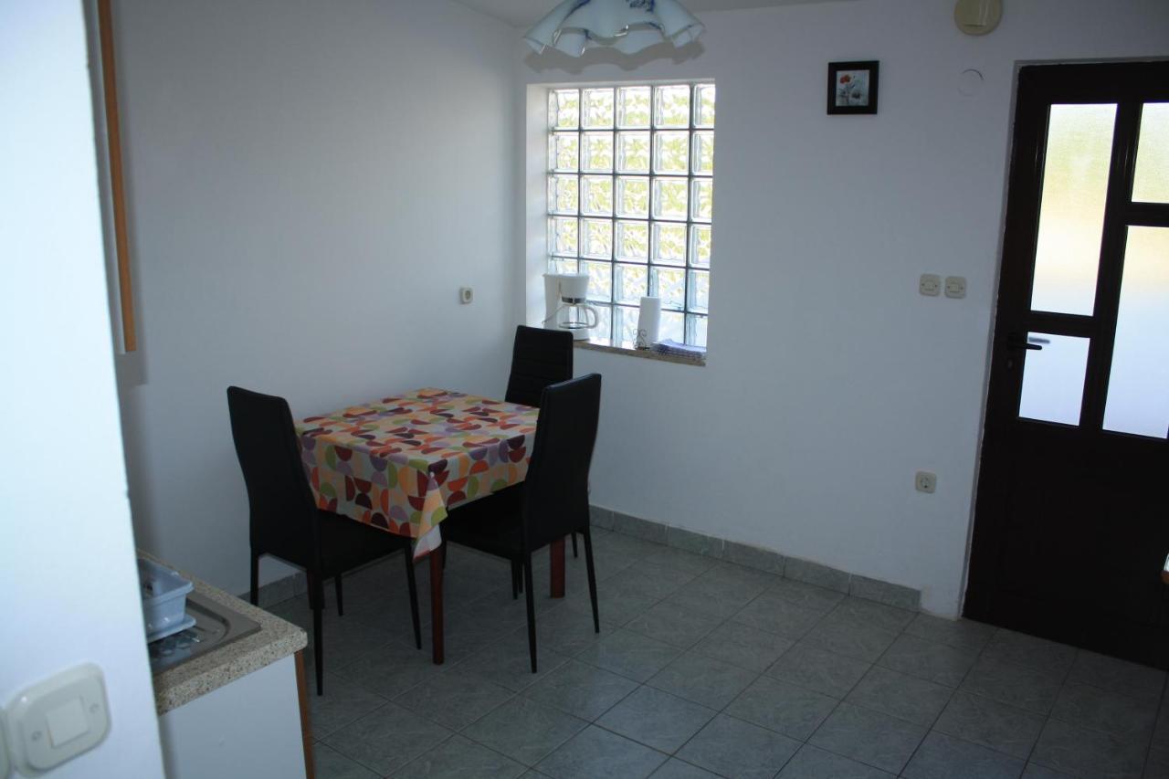 Apartments By The Sea Mandre, Pag - 8655 Kolan Exterior photo