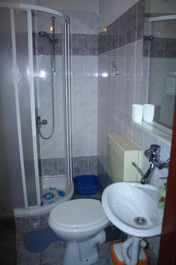 Apartments By The Sea Mandre, Pag - 8655 Kolan Exterior photo