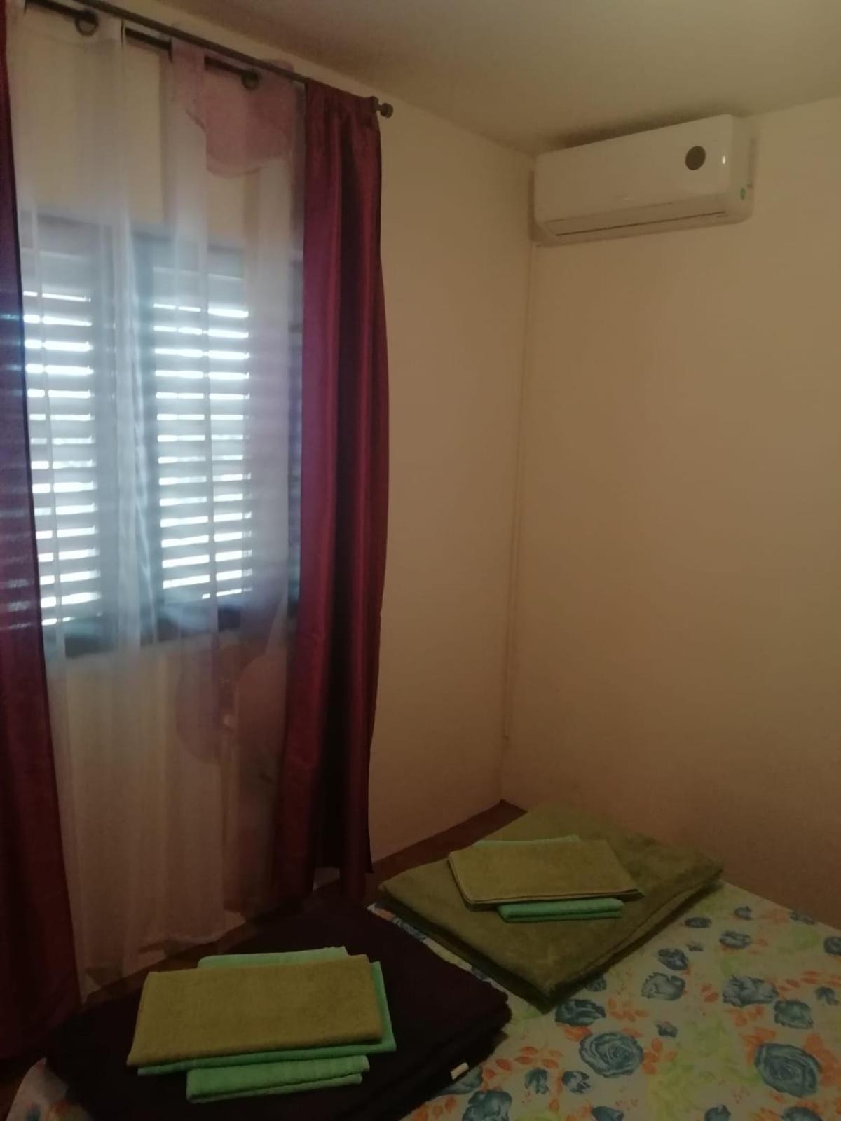 Apartments By The Sea Mandre, Pag - 8655 Kolan Room photo